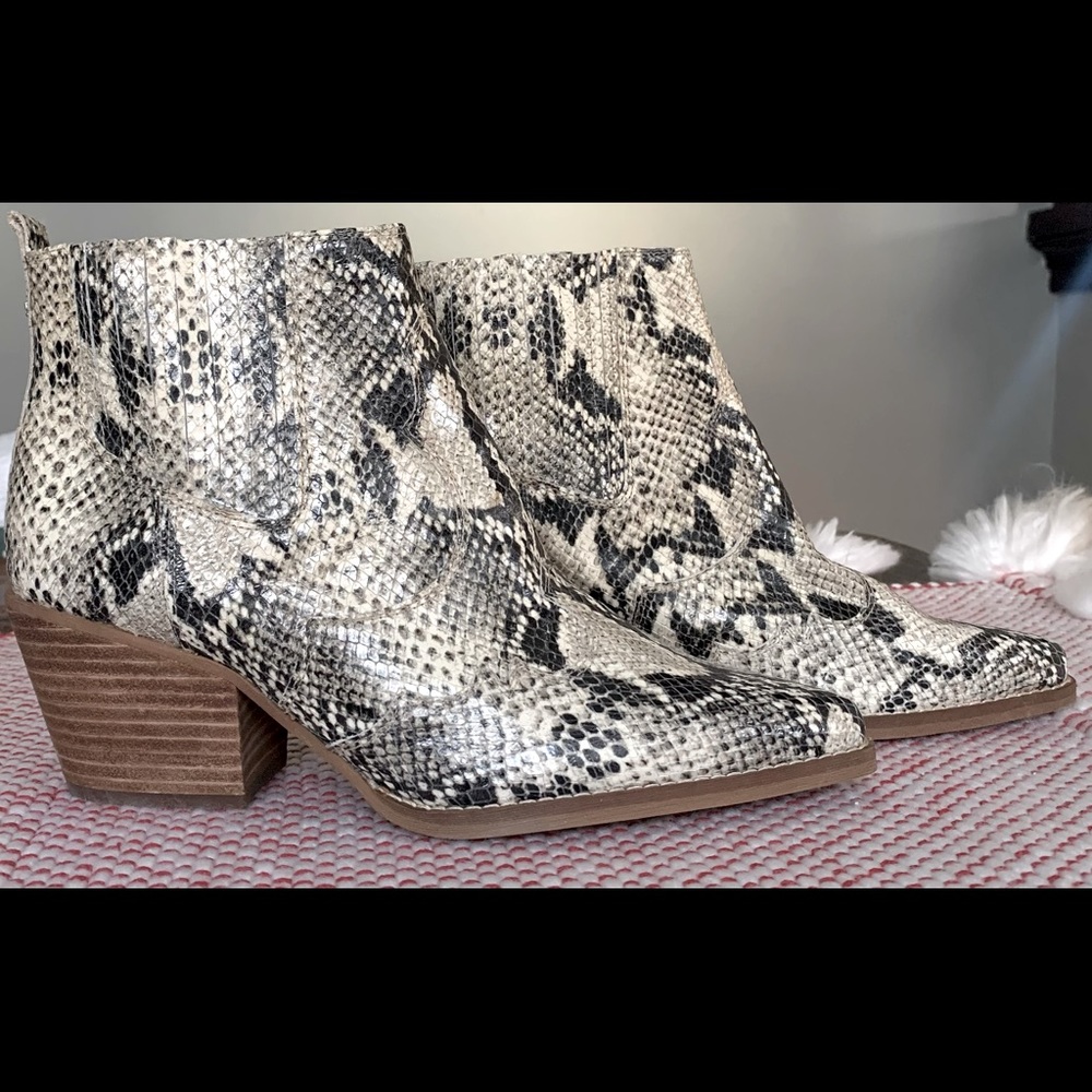 Sam Edelman Winona Bootie in Black/Nude Snake Print